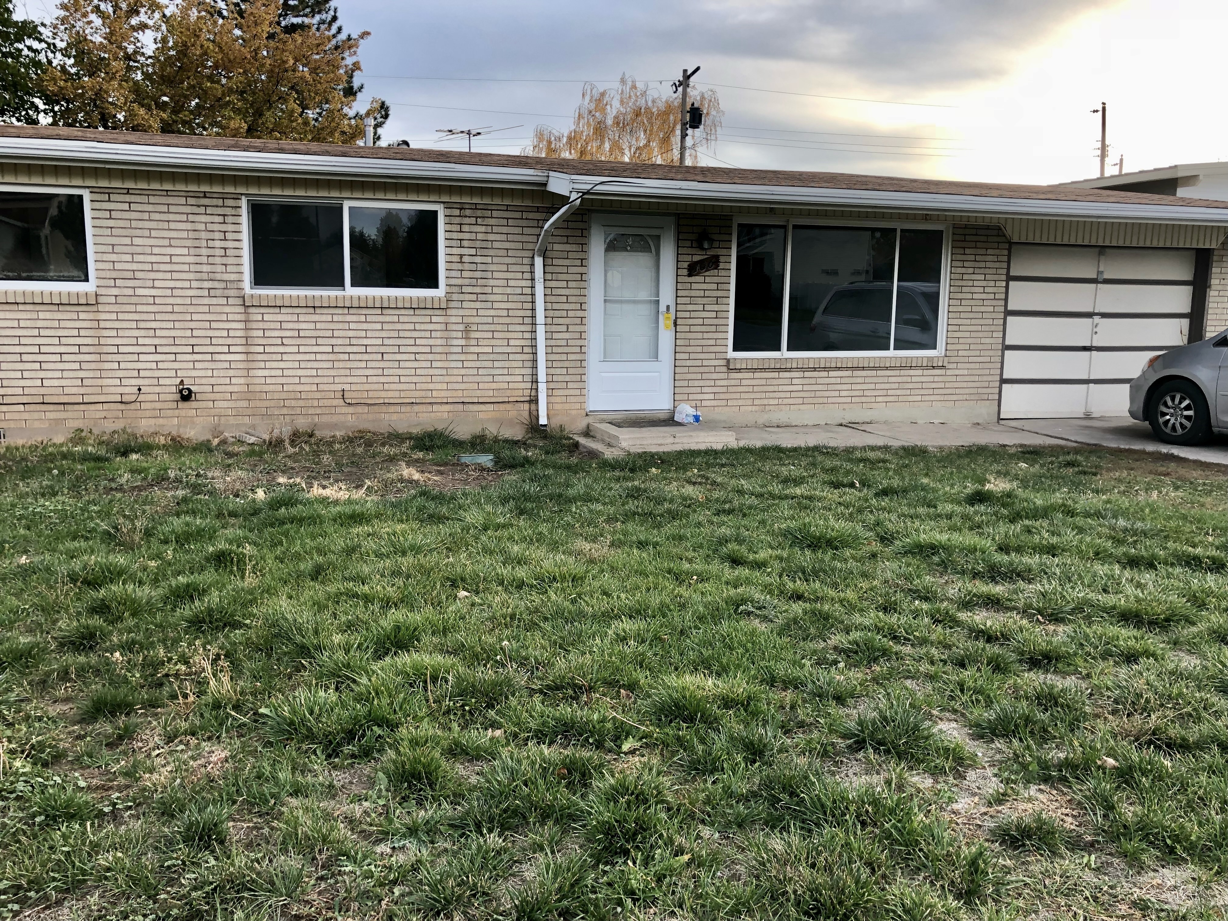 Layton House: 106 E Gordon Ave