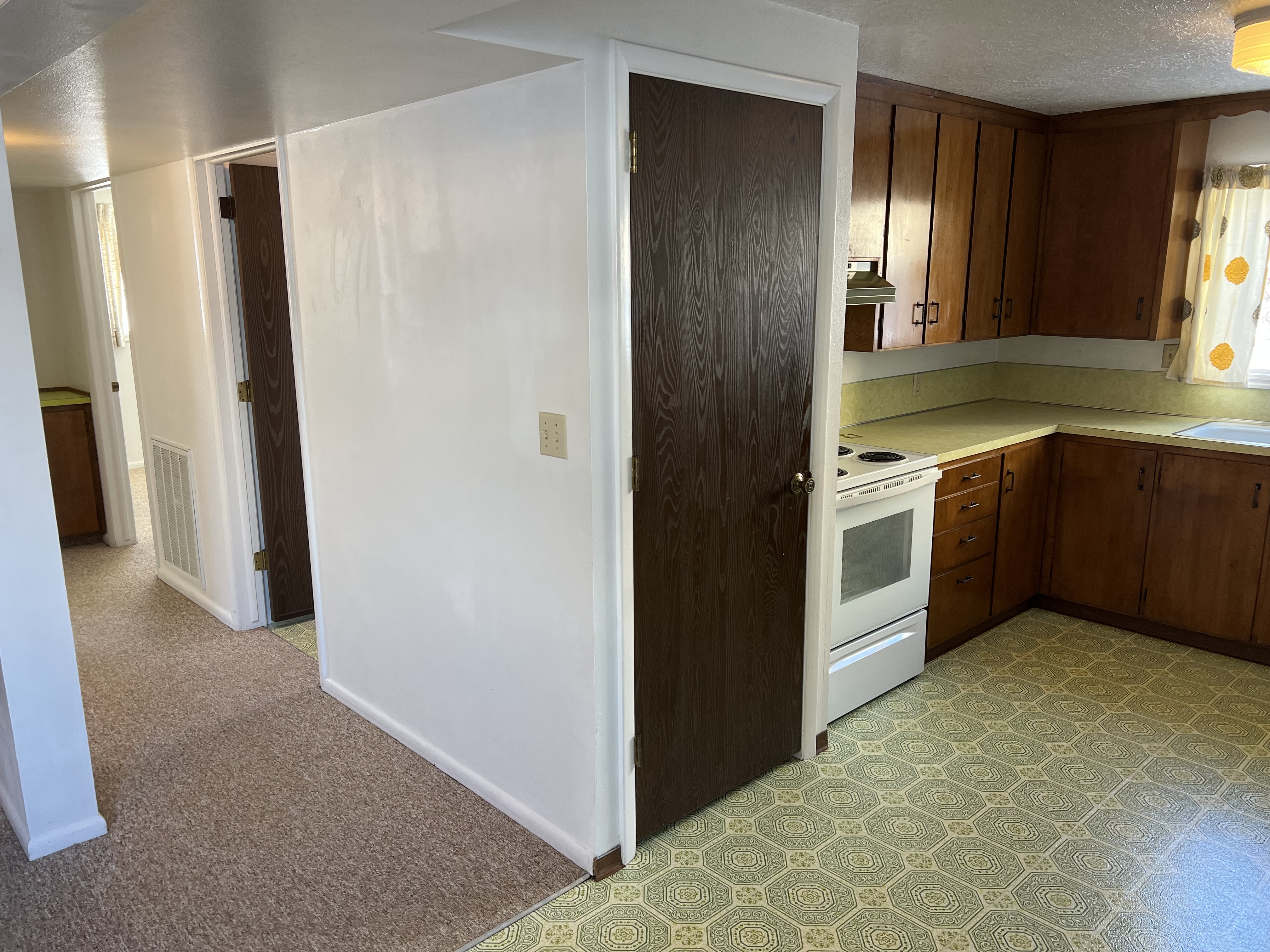 Logan Apartment: 700 E 1400 N