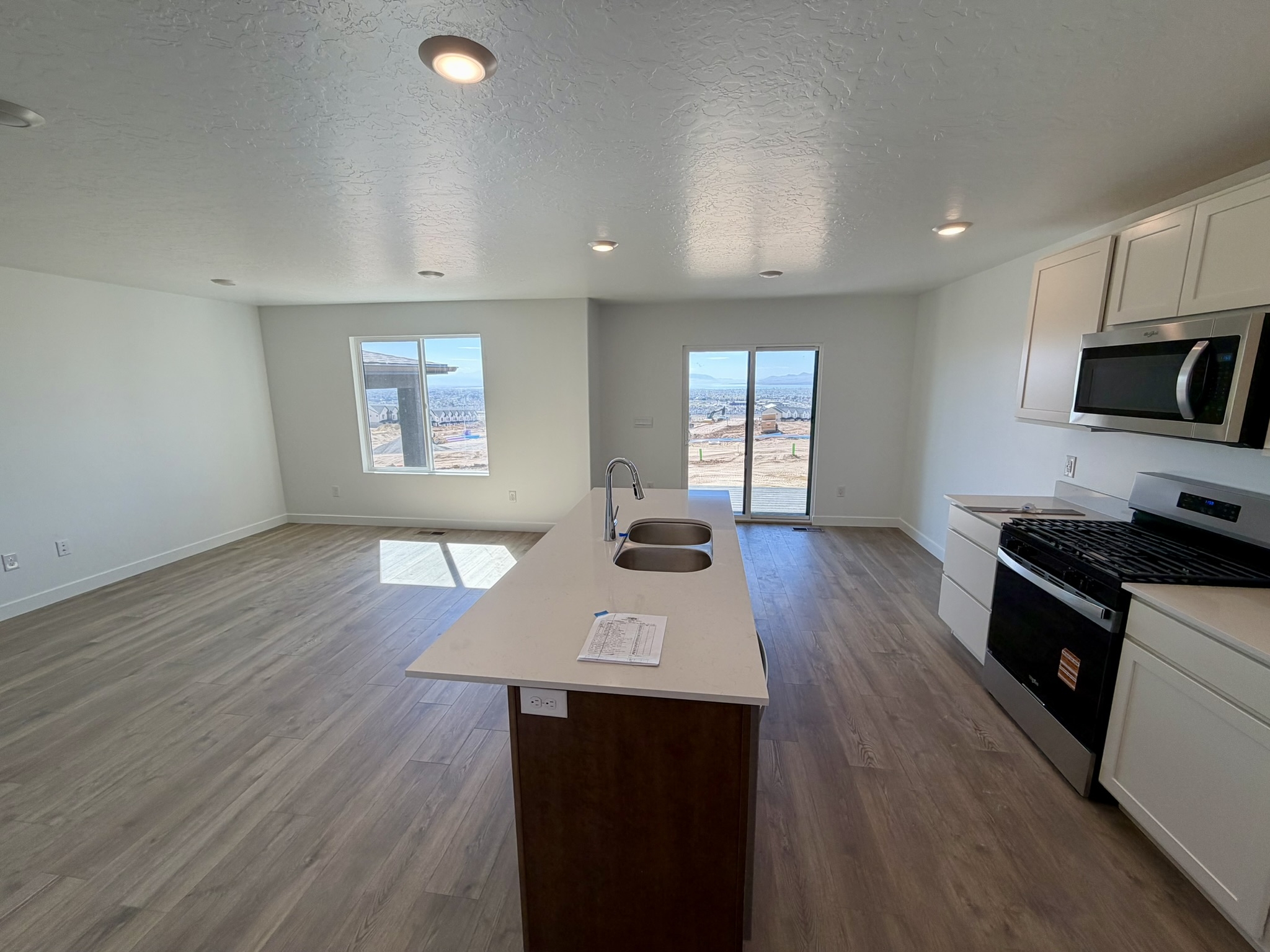 Lehi Townhome: 194 E Glencoe Dr