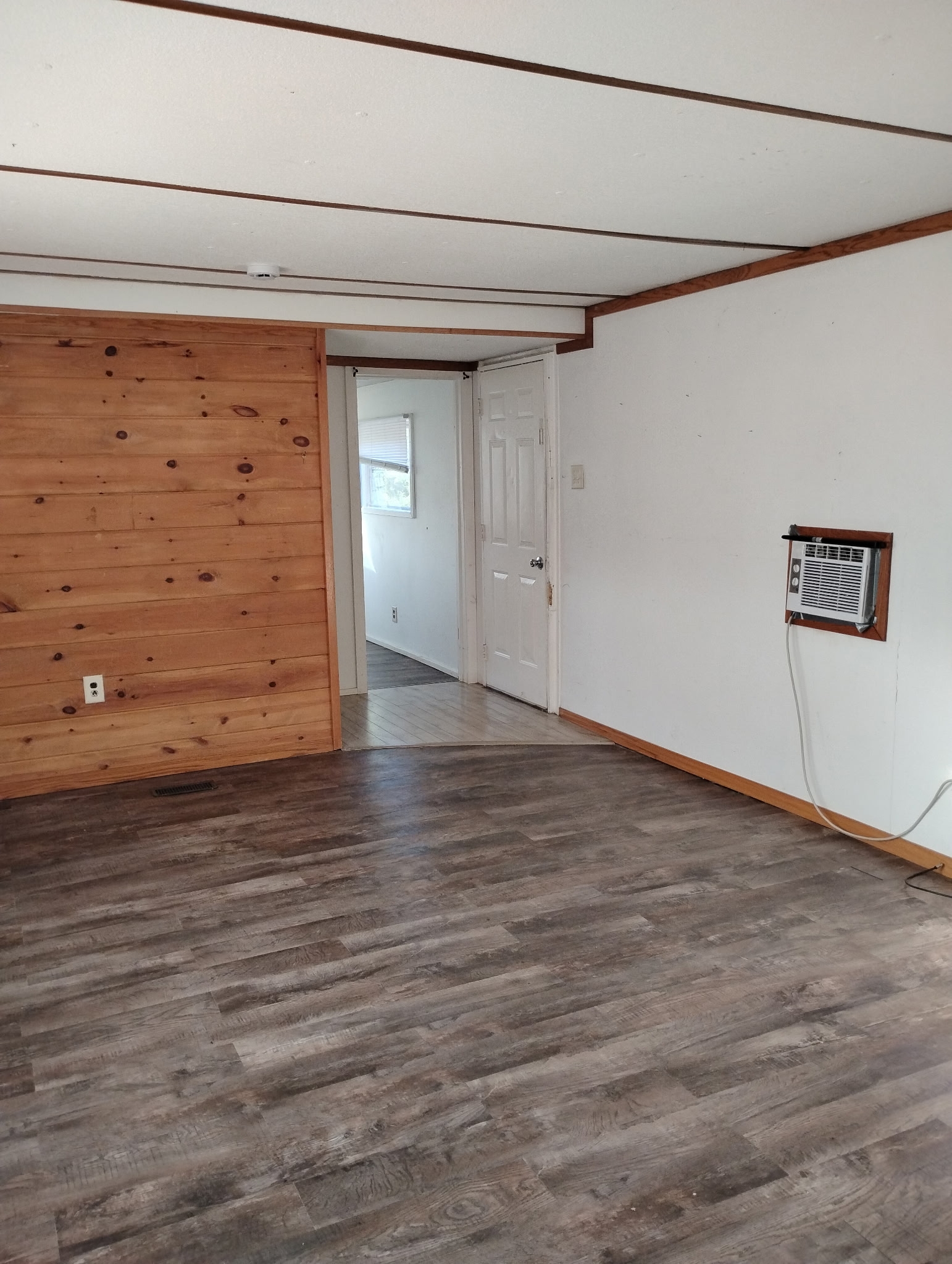 Eldon Apartment: 110 Country Living Ln