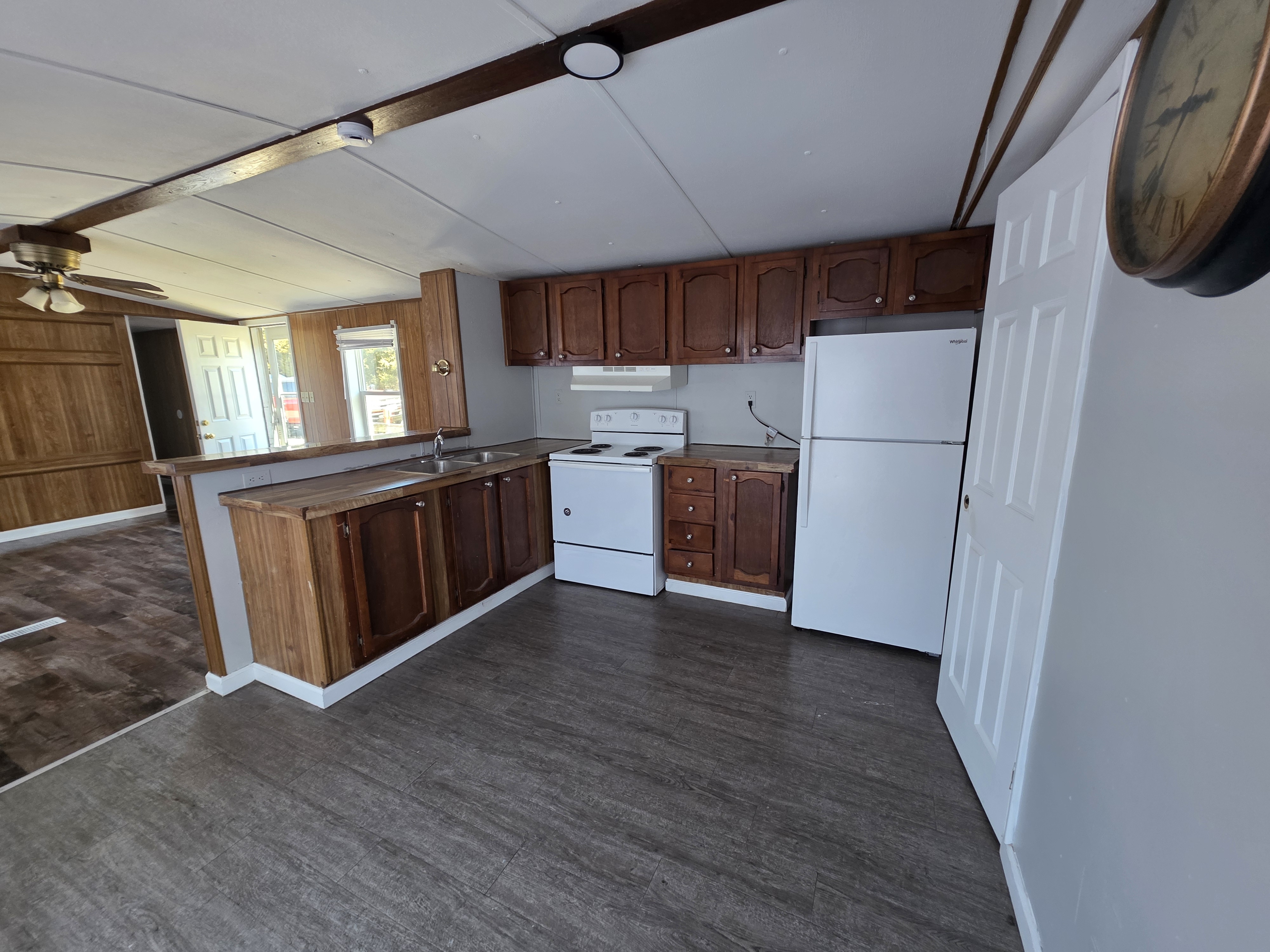 Eldon Apartment: 120 Country Living Ln