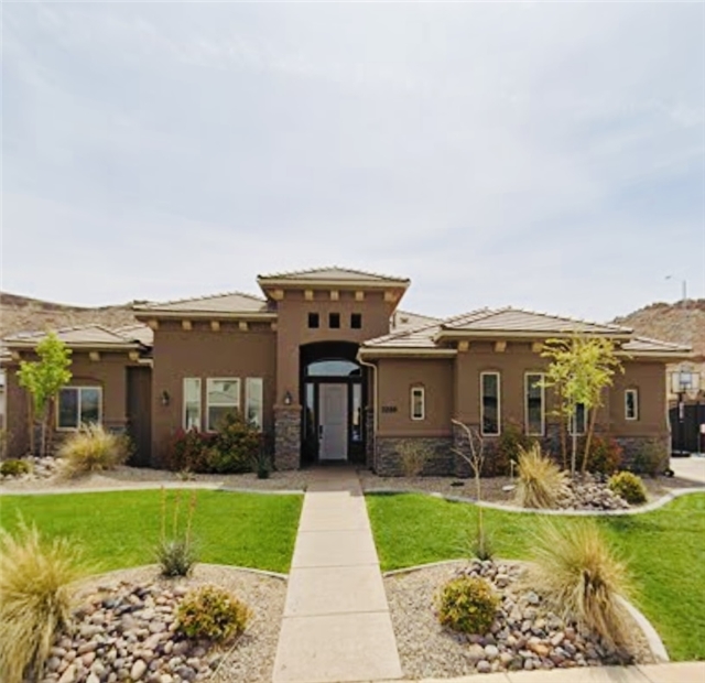 Saint George House: E Hazel Dr
