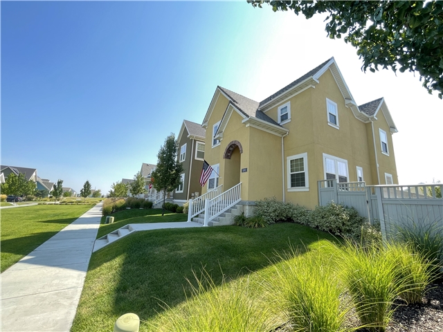 South Jordan House: 5193 W Burntside Ave