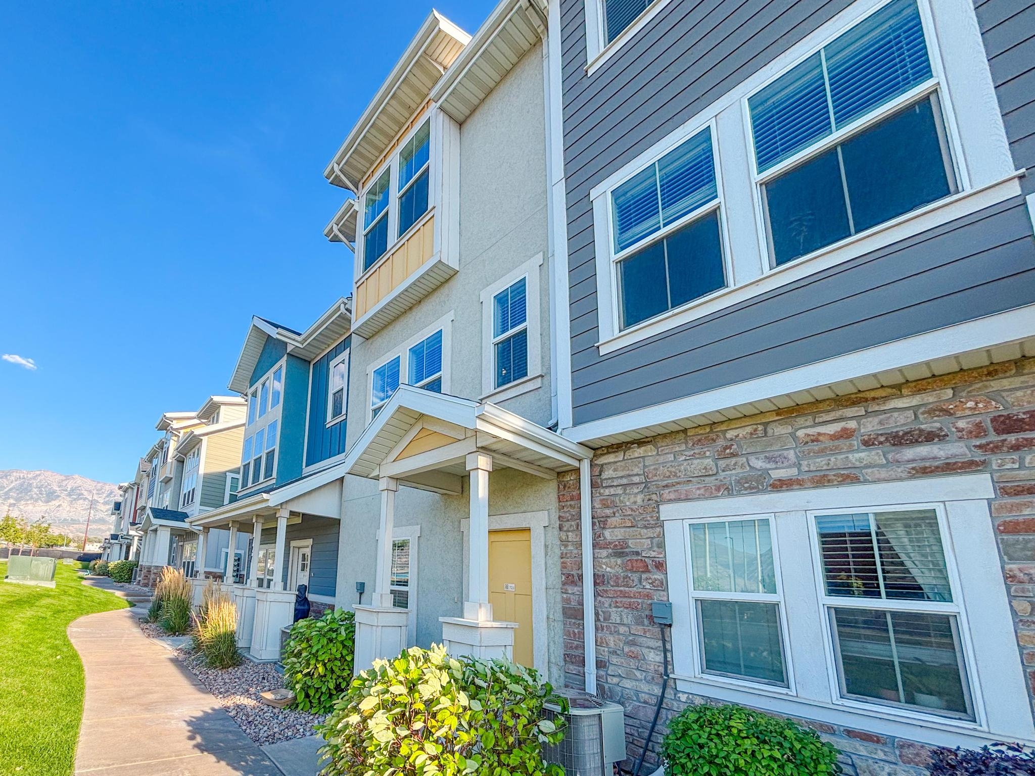 Vineyard Townhome: 723 E 380 N