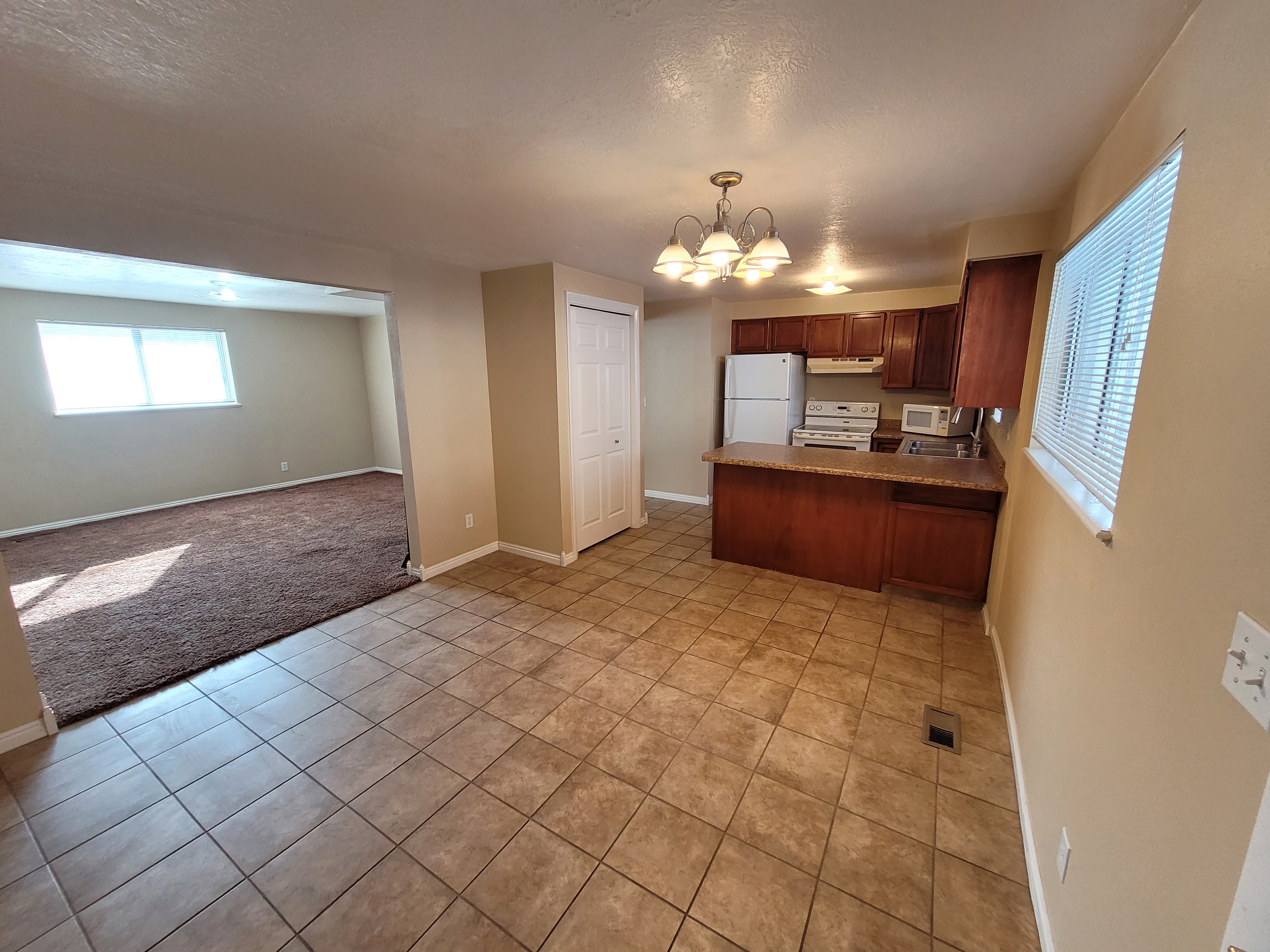 Logan Multiplex: 125 W 1100 N