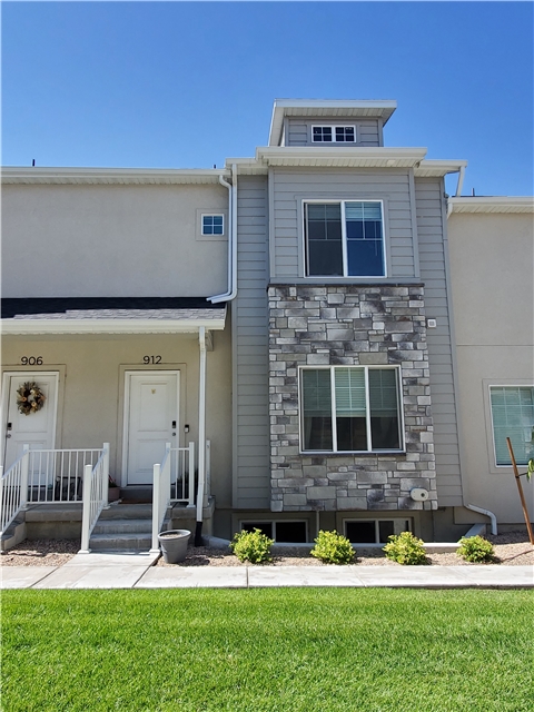 Spanish Fork Townhome: 912 N 1190 E