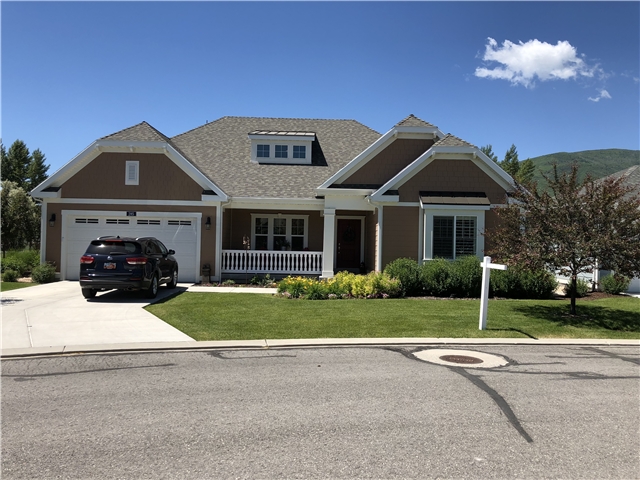 Midway House: 285 W Burnts Field Dr