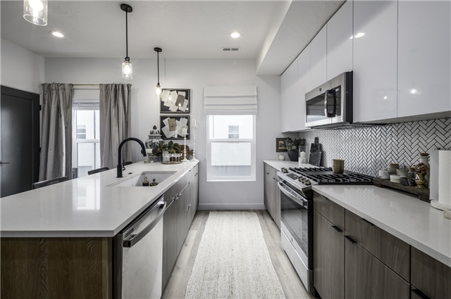 Bountiful Townhome: 620 N Orchard Dr