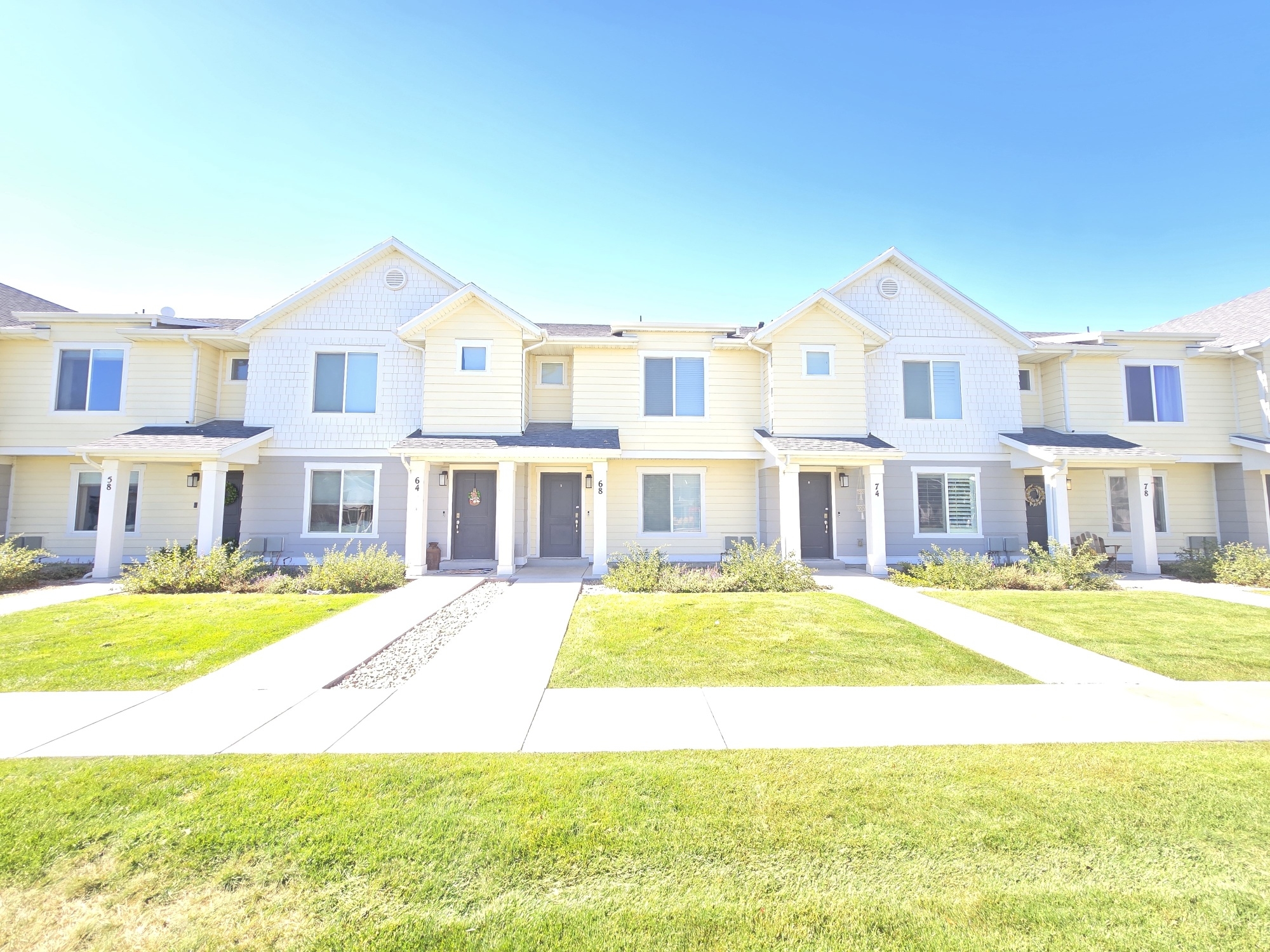 Saratoga Springs Townhome: 68 N Voyager Ln