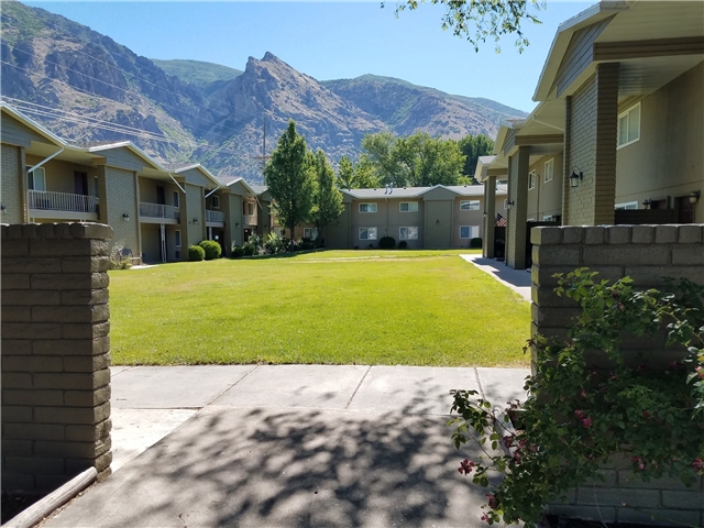 Springville Apartment: 900 N Main St