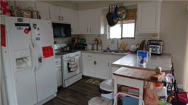 Sandy House: 10857 S Bohm Pl