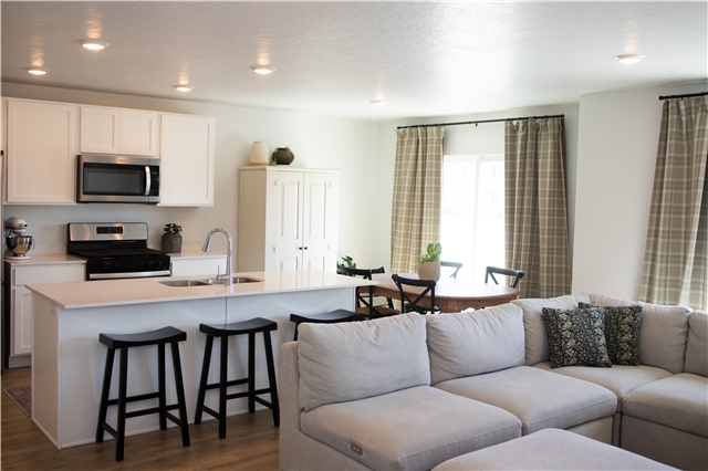 Saratoga Springs Townhome: 1047 E Merchant Rd