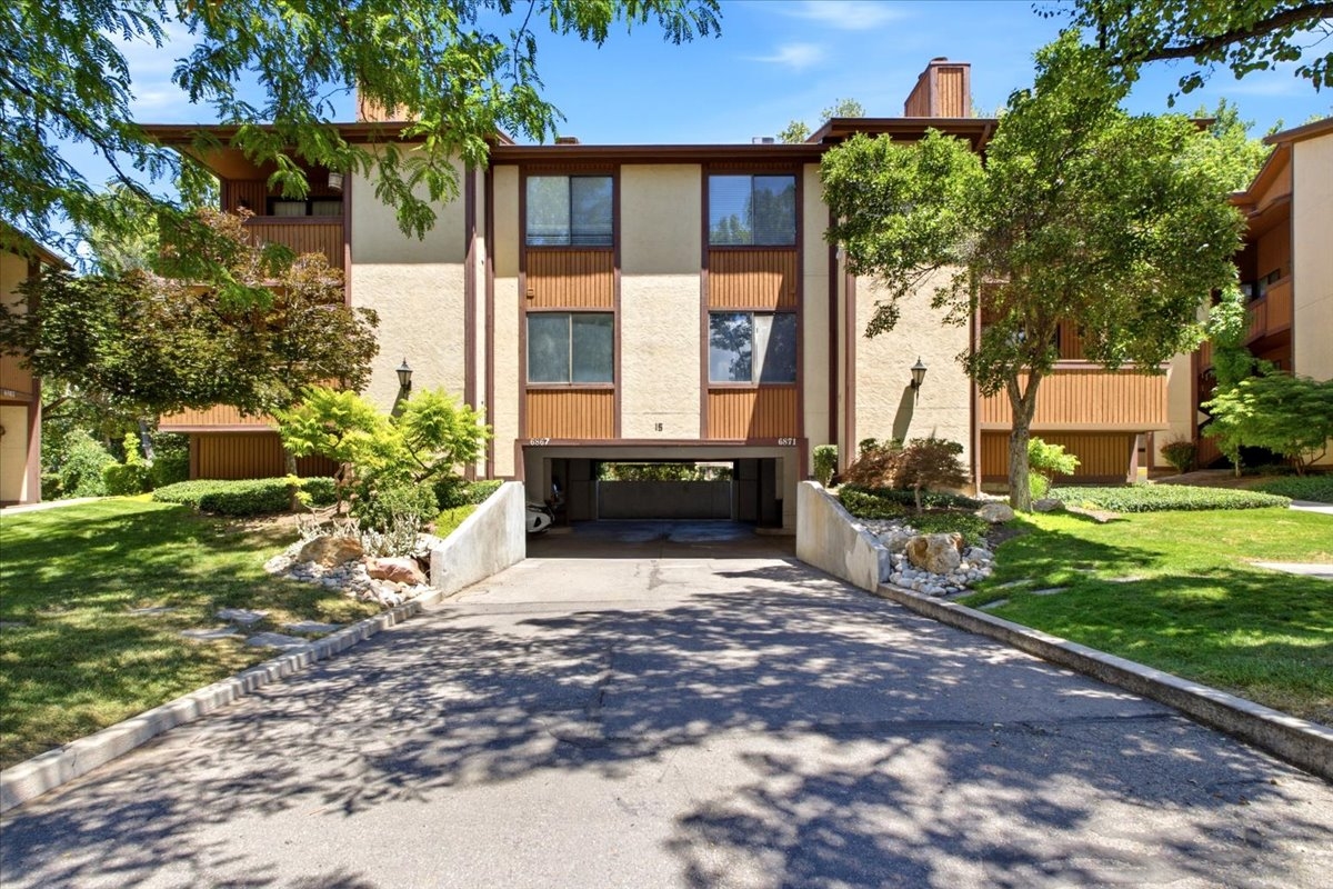 Midvale Condo: 6871 S Countrywoods Cir