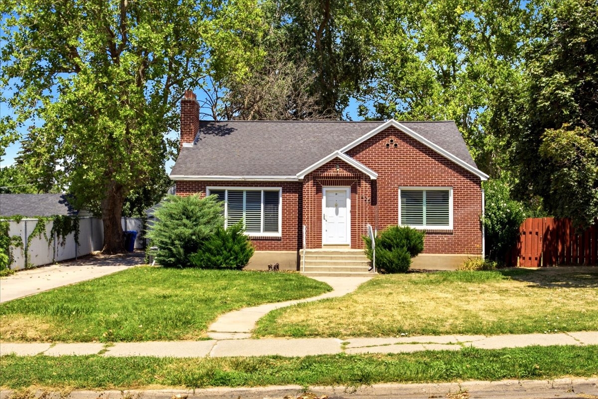 Bountiful House: 425 E Center St