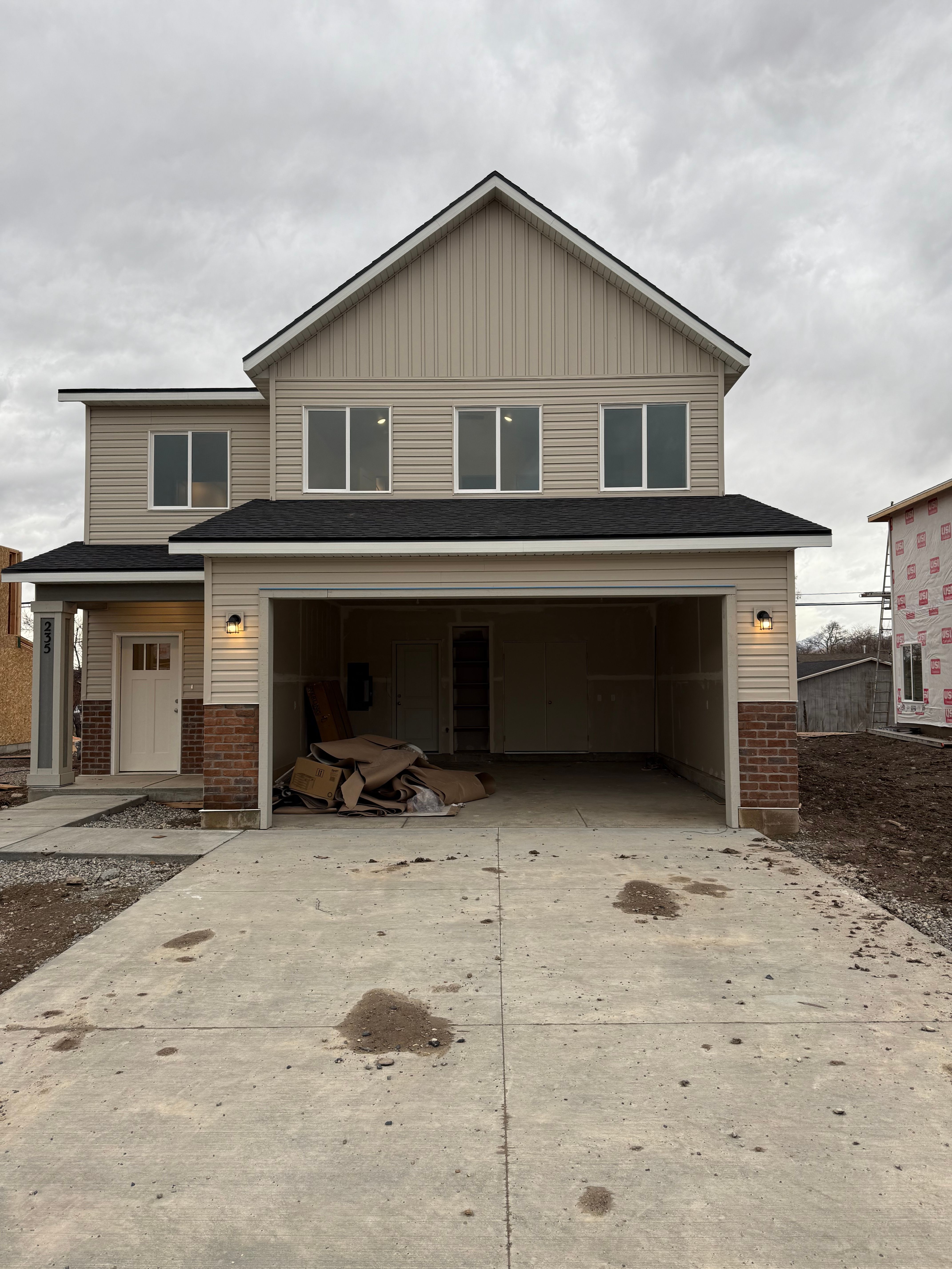 Logan House: 235 W 690 N