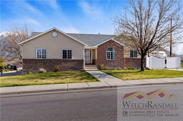 Springville House: 179 E 2200 S