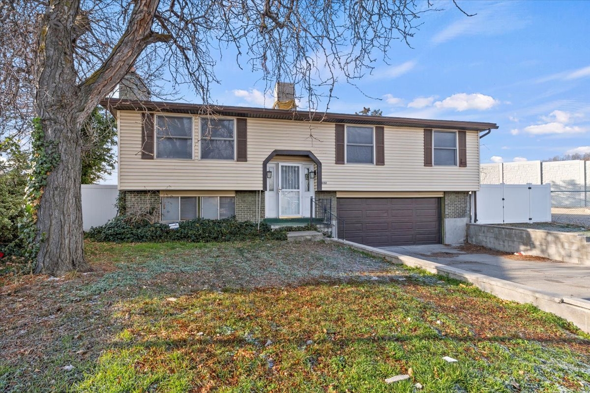 West Valley City House: 3757 W Clermont Dr