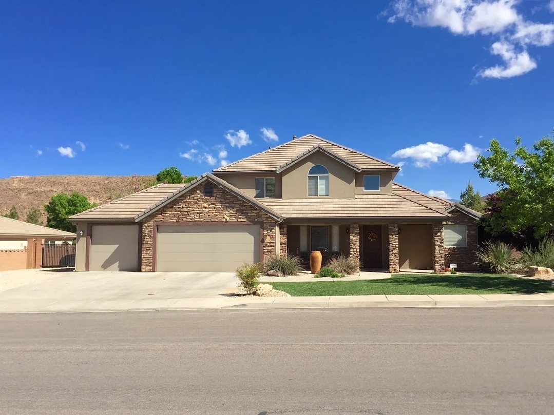 Washington House: 789 E Lost Ridge Dr