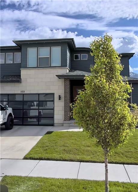 Vineyard House: 572 N 220 E