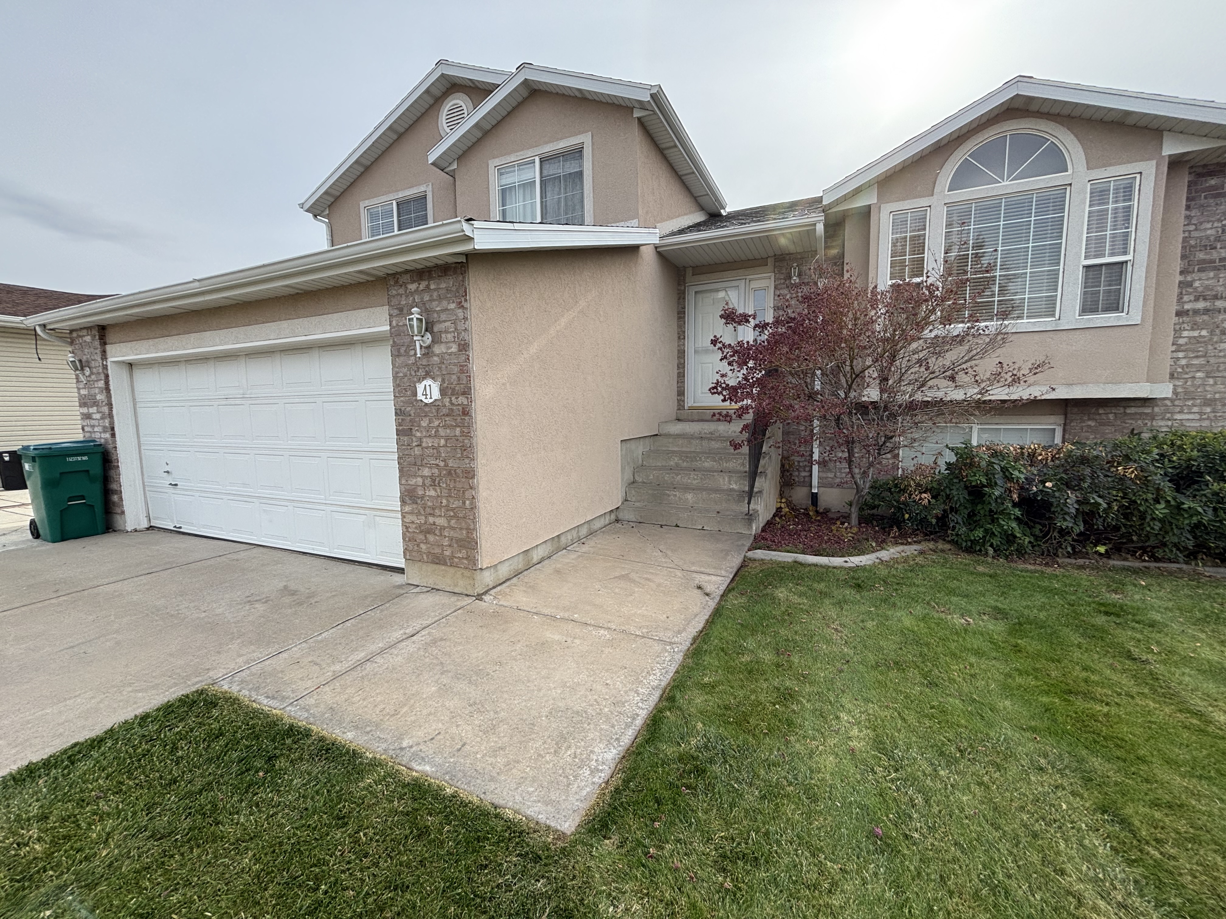 Layton House: 41 W 2150 N