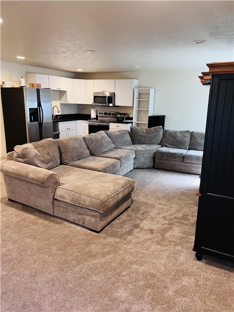 South Jordan Single Room: 4356 W Silent Rain Dr