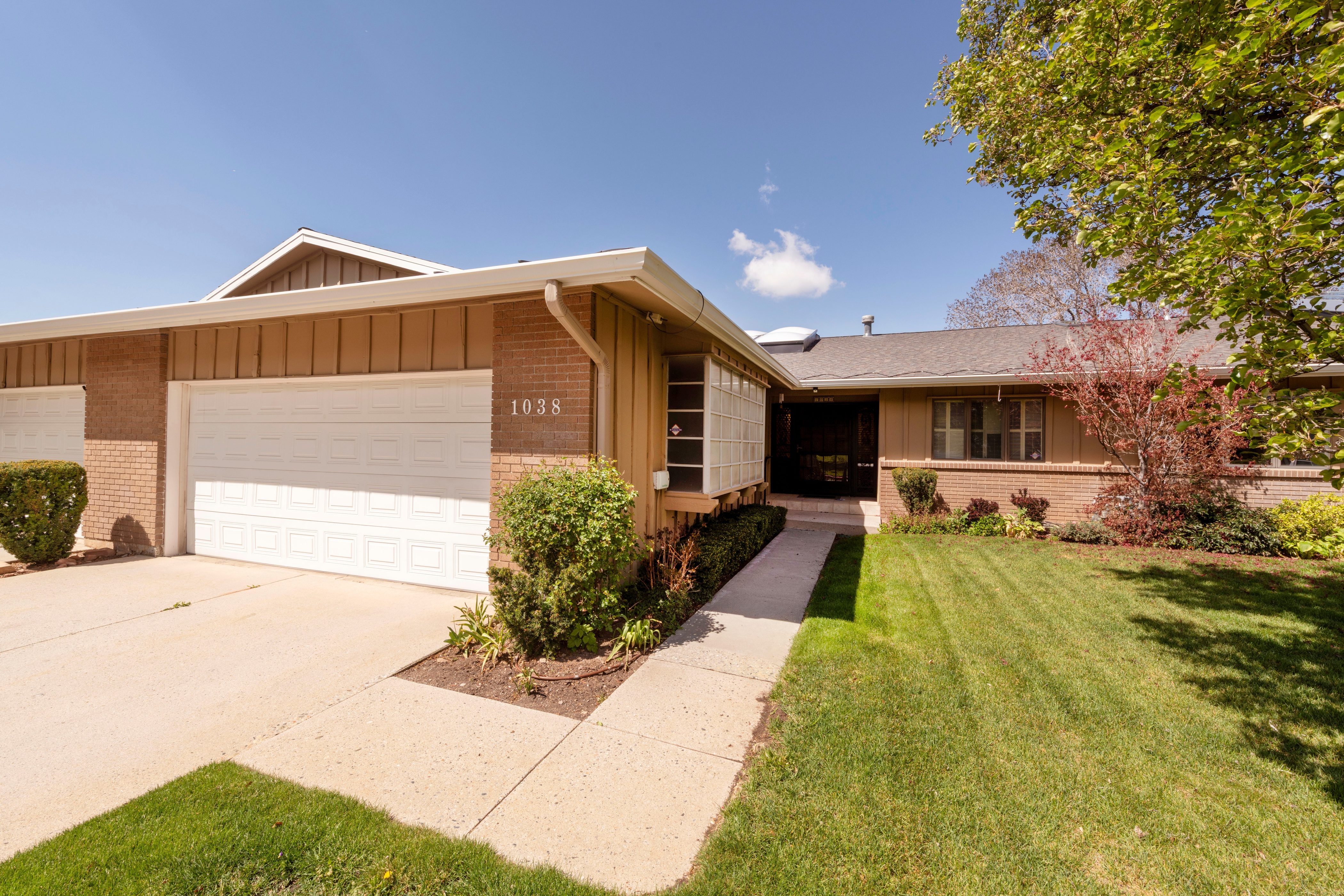 Salt Lake City Townhome: 1038 S Oak Hills Way