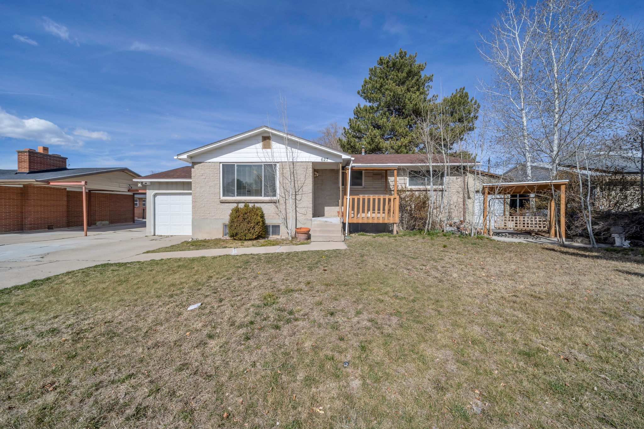 Sandy House: 627 E Wyandotte Ave