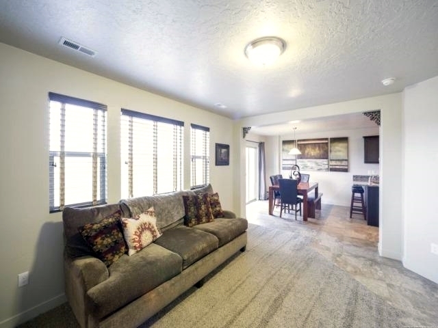 Vineyard Townhome: 850 S Pheasant Run