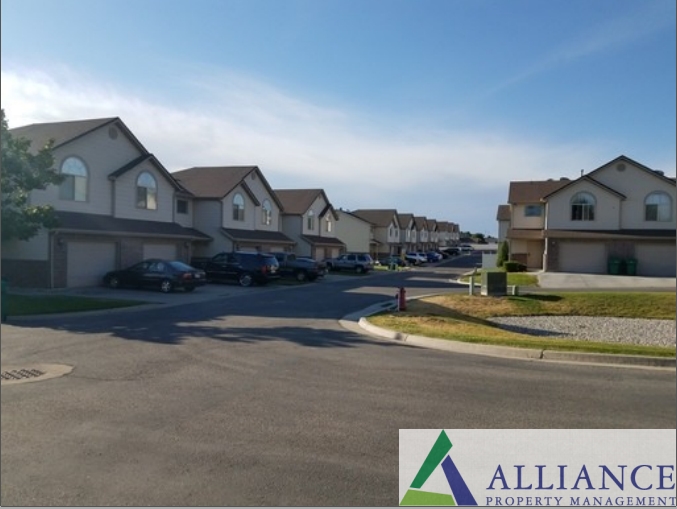 Clearfield Townhome: 960 S 550 E