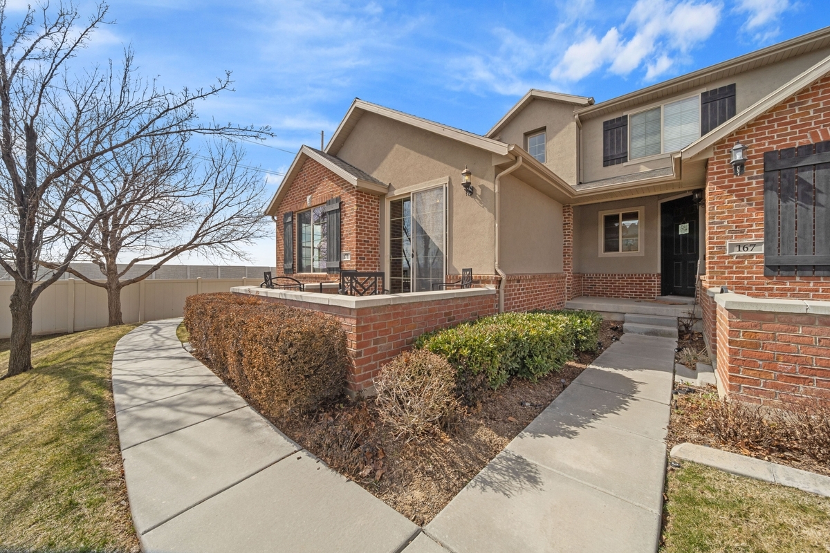 Clearfield House: 171 S 2830 W