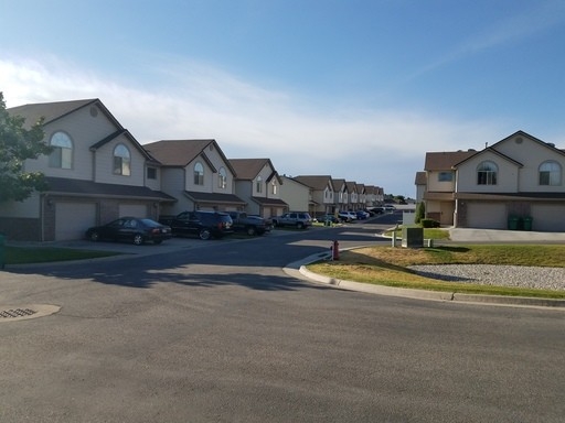 Clearfield Townhome: 960 S 550 E