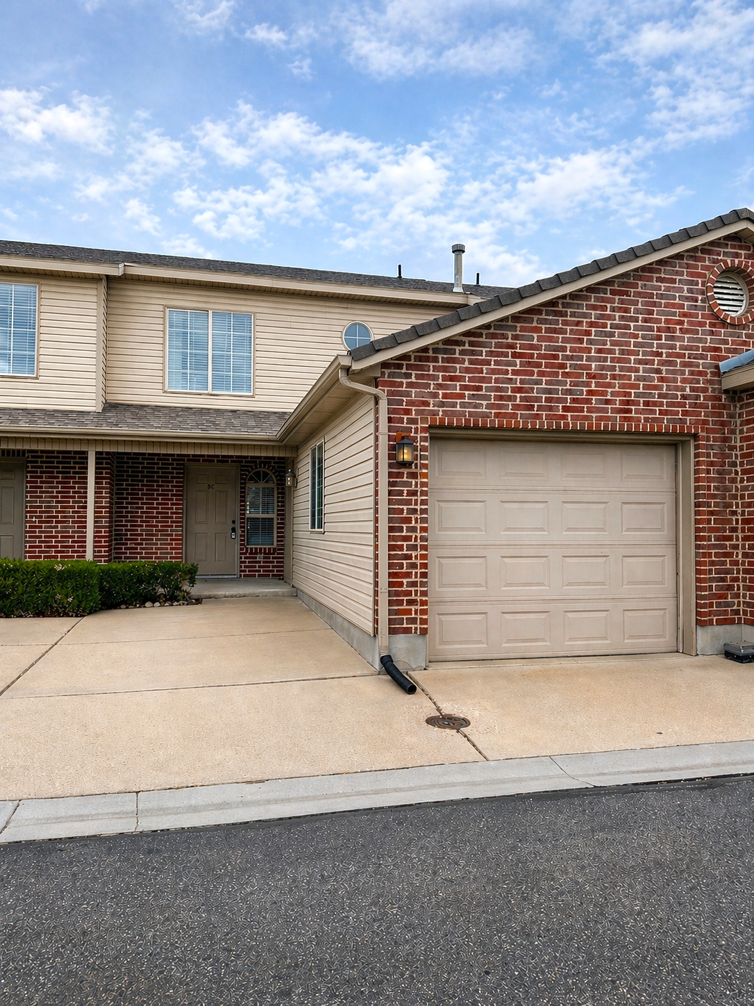 Clearfield Townhome: 830 S 550 E