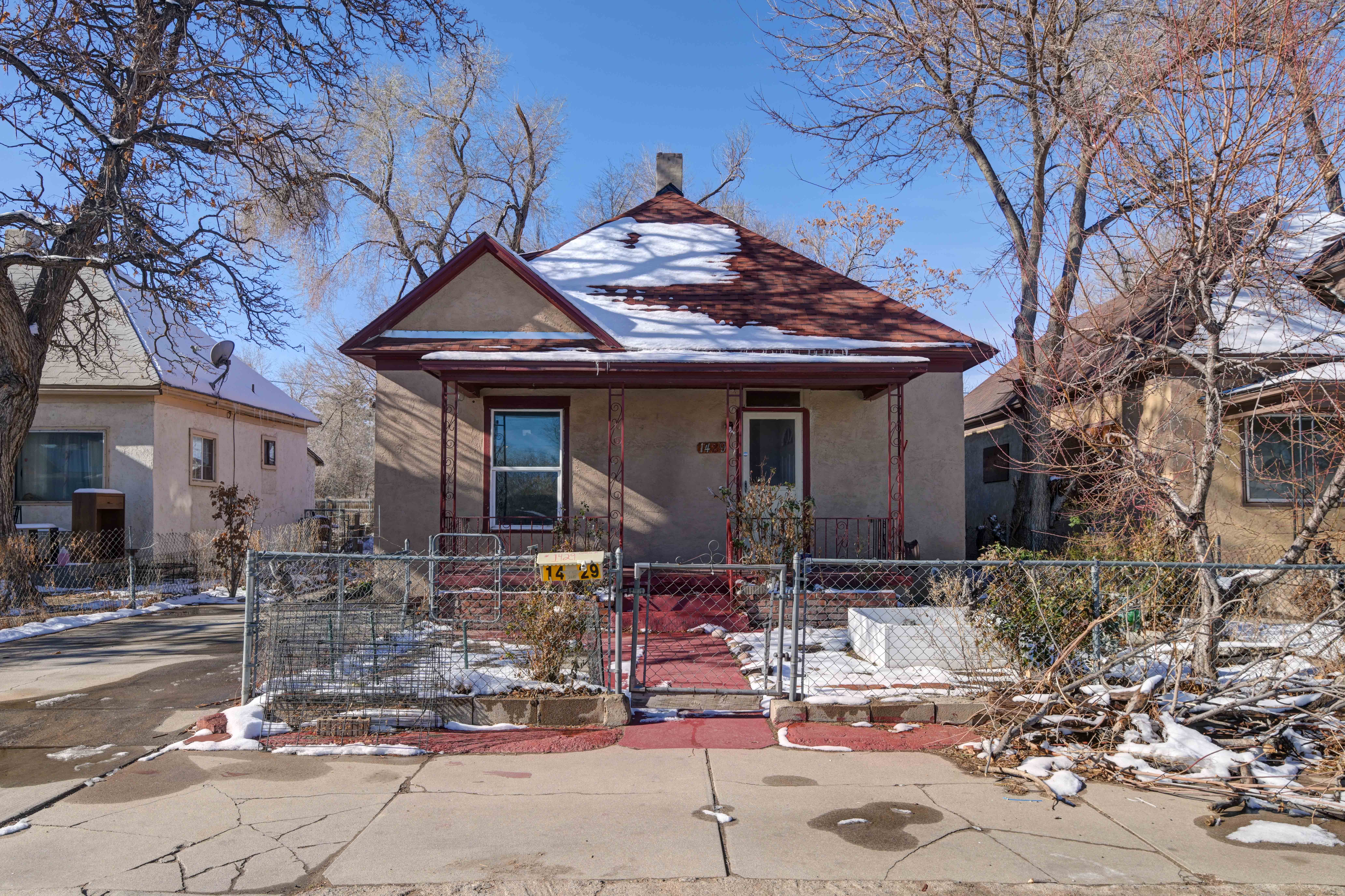 Pueblo House: 1429 Cypress St