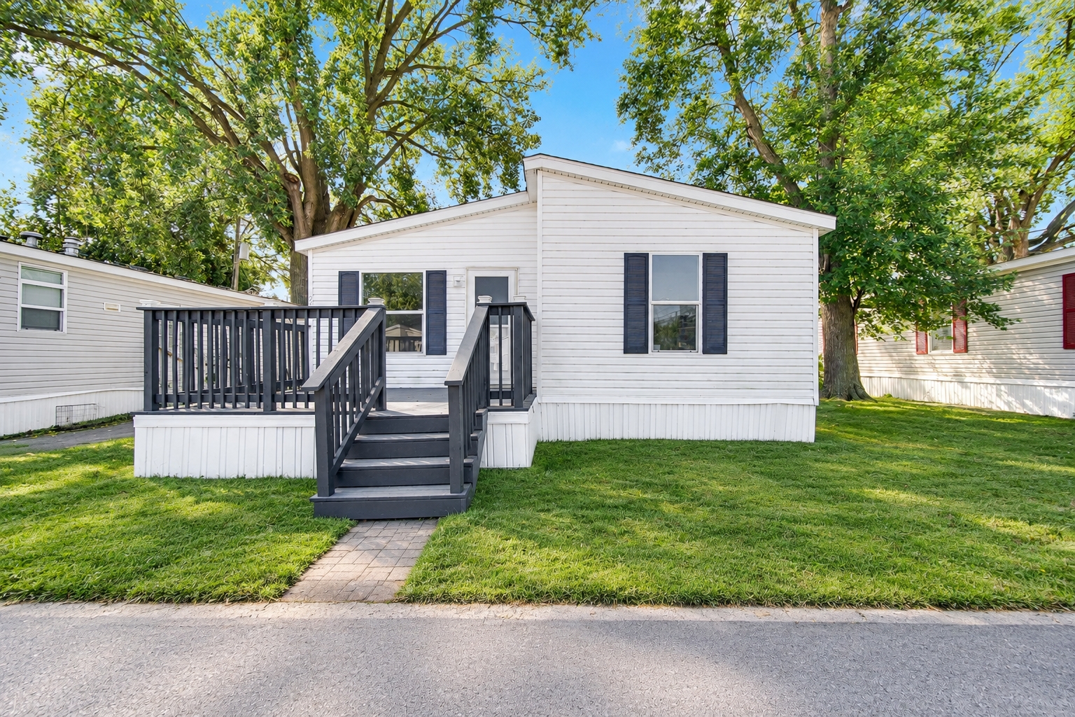 Hammond House: 3601 Sheffield Ave