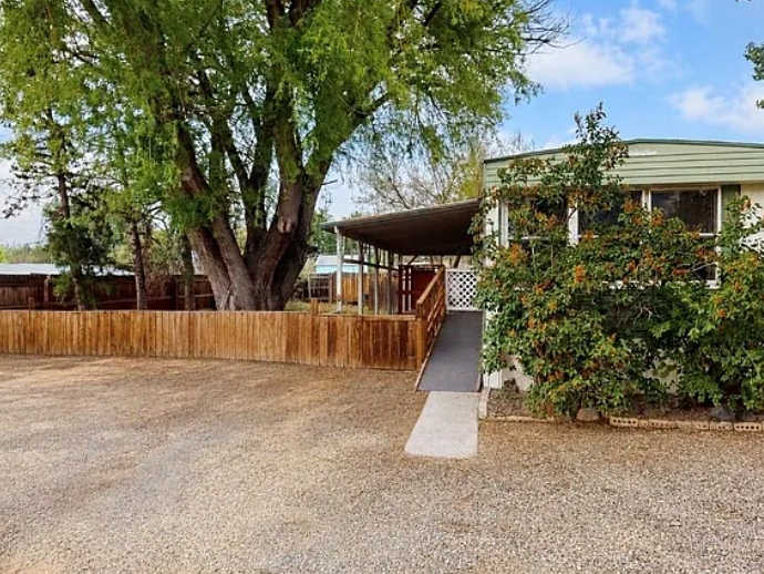 Delta House: 676 Highway 50