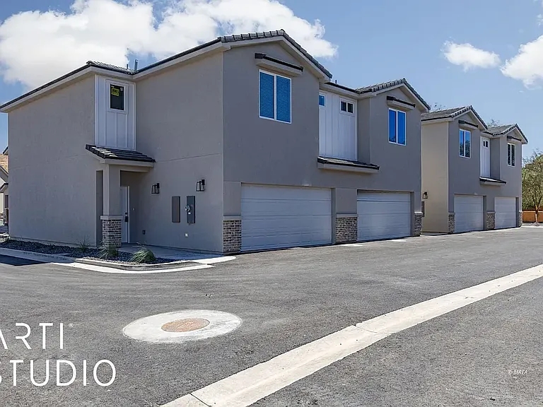 Mesquite Townhome: 721 Hardy Way