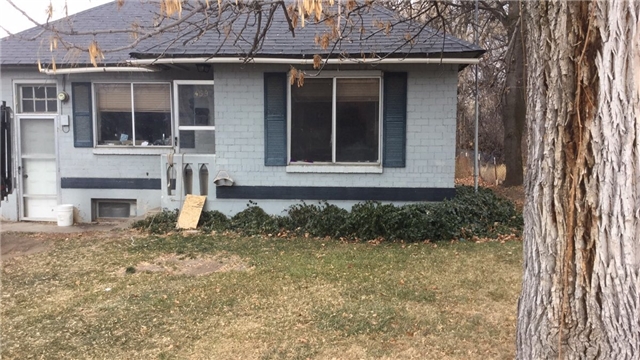 Springville House: 459 E Center St