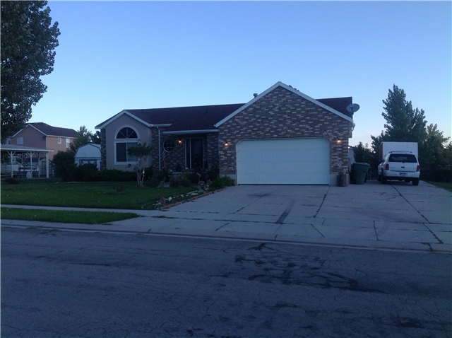 West Jordan House: 4586 W Dorilee Dr