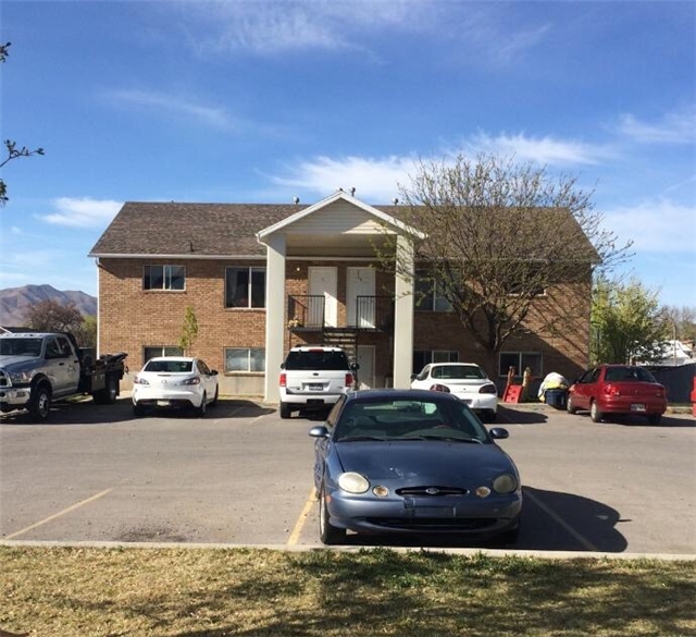 Santaquin Townhome: 160 W 400 S