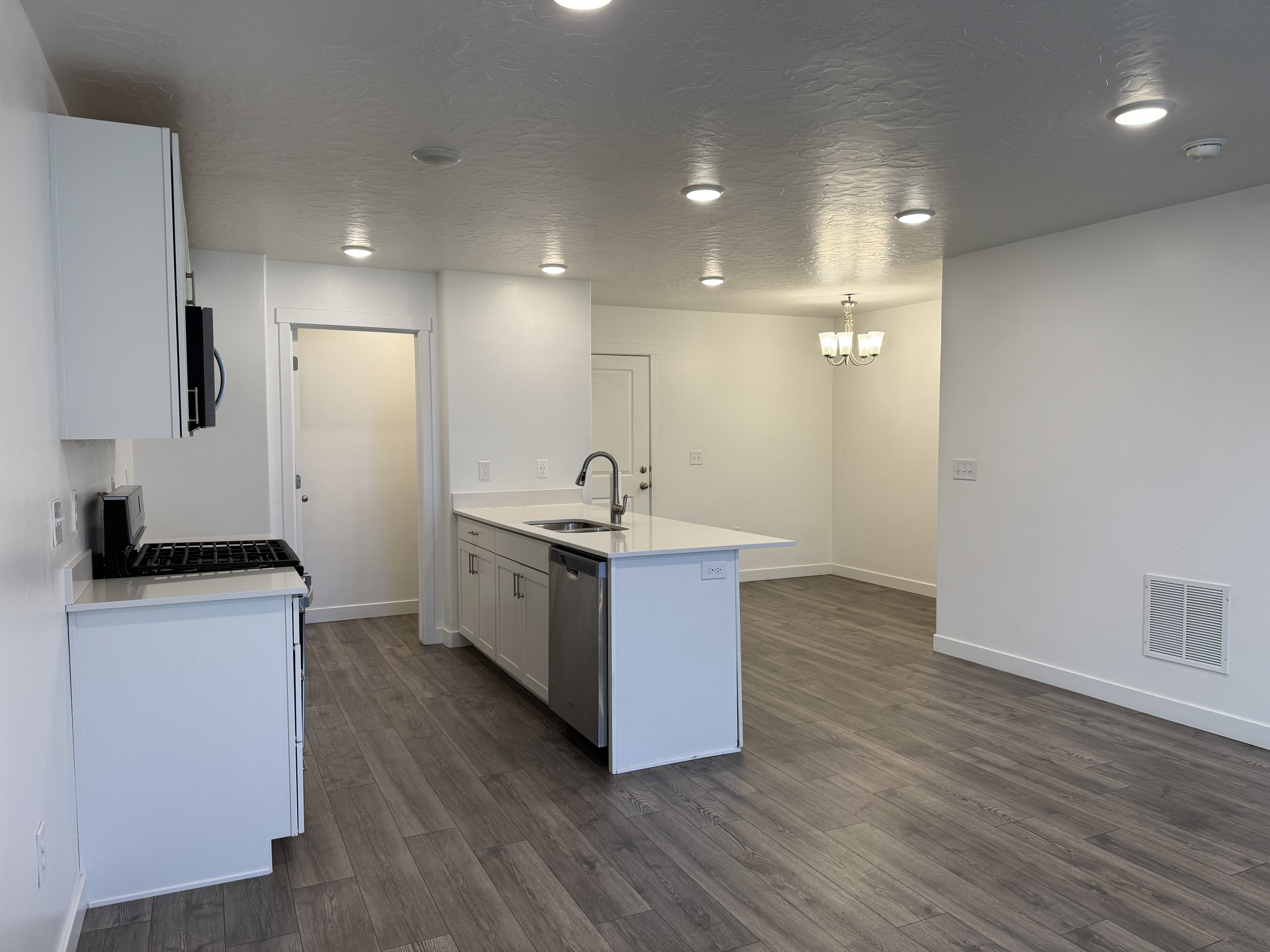 Layton Townhome: 2761 N Airmen Ave