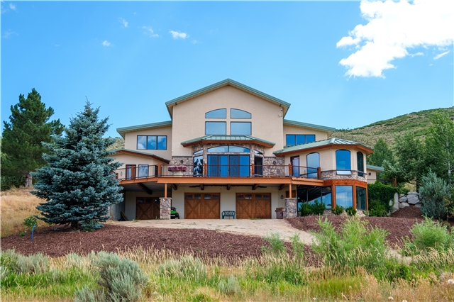 Kamas House: 595 S Foothill Dr