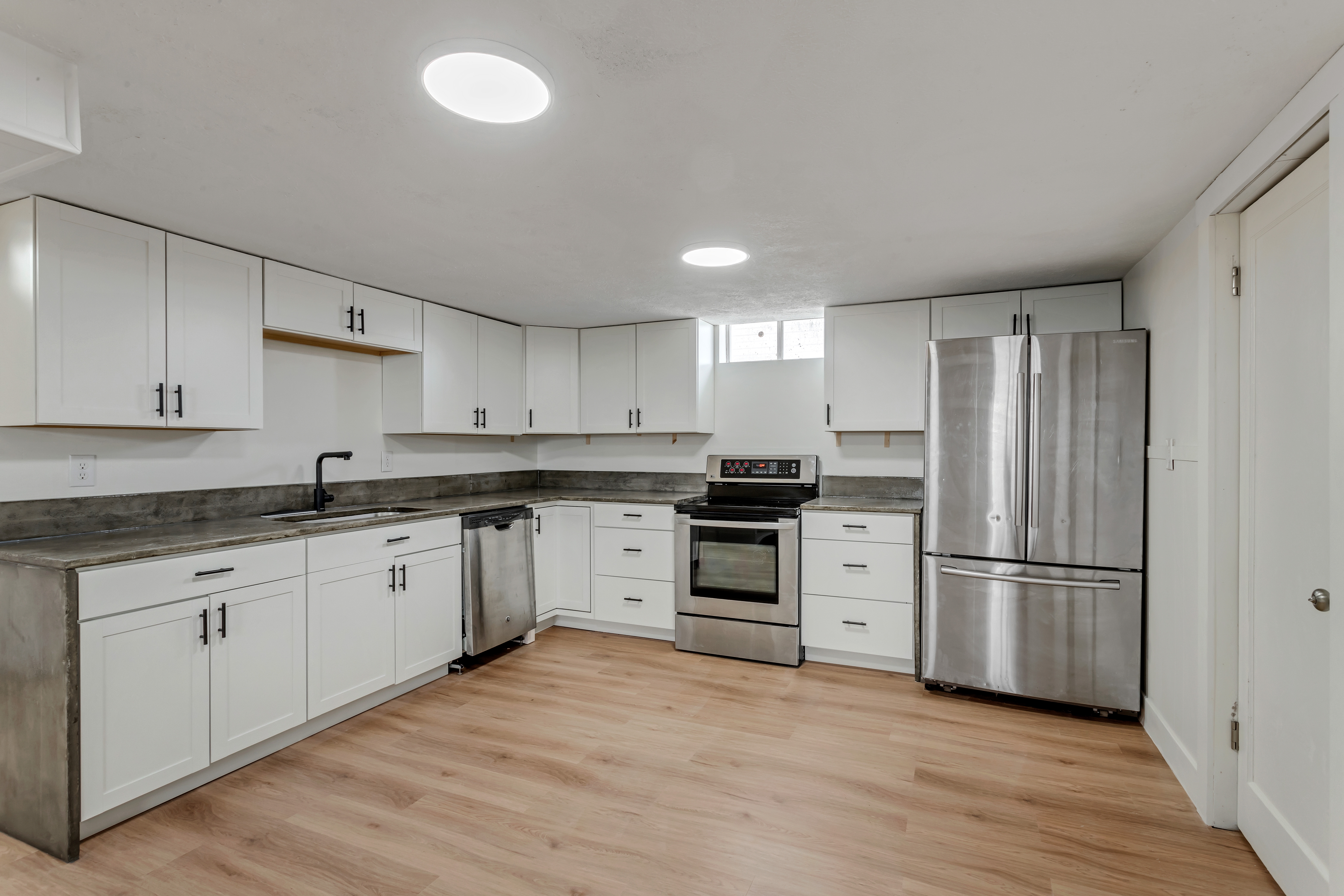 Midvale House: 8159 S Roosevelt St