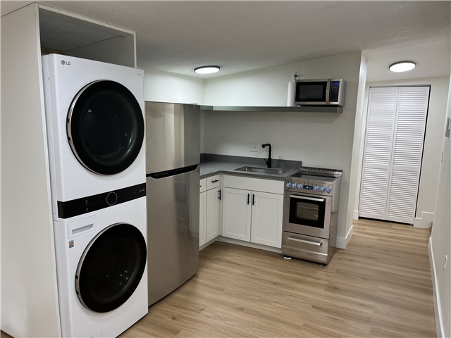 Midvale House: 8159 S Roosevelt St