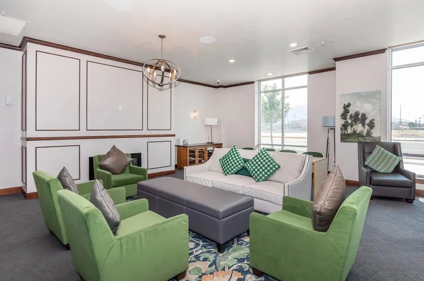 Murray Apartment: 196 W Vine Street