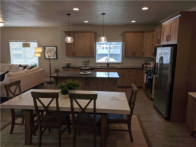 Riverton Townhome: 4221 W Rail Trail Ln