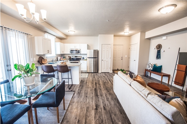 Tooele Apartment: 152 E 870 N