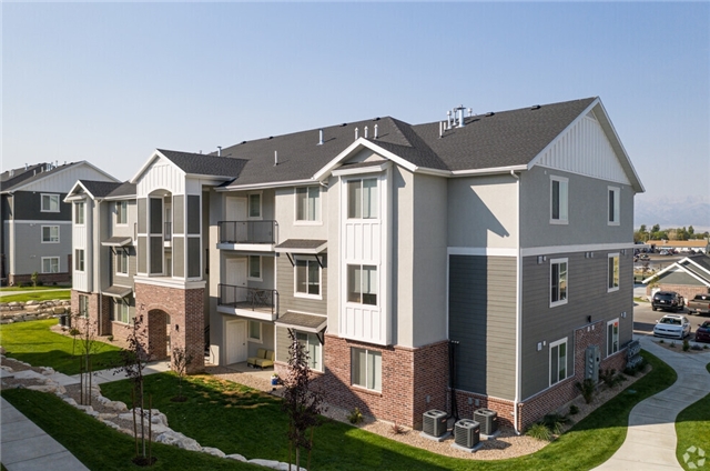 Tooele Apartment: 152 E 870 N