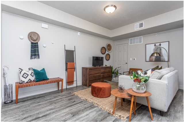 Tooele Apartment: 152 E 870 N