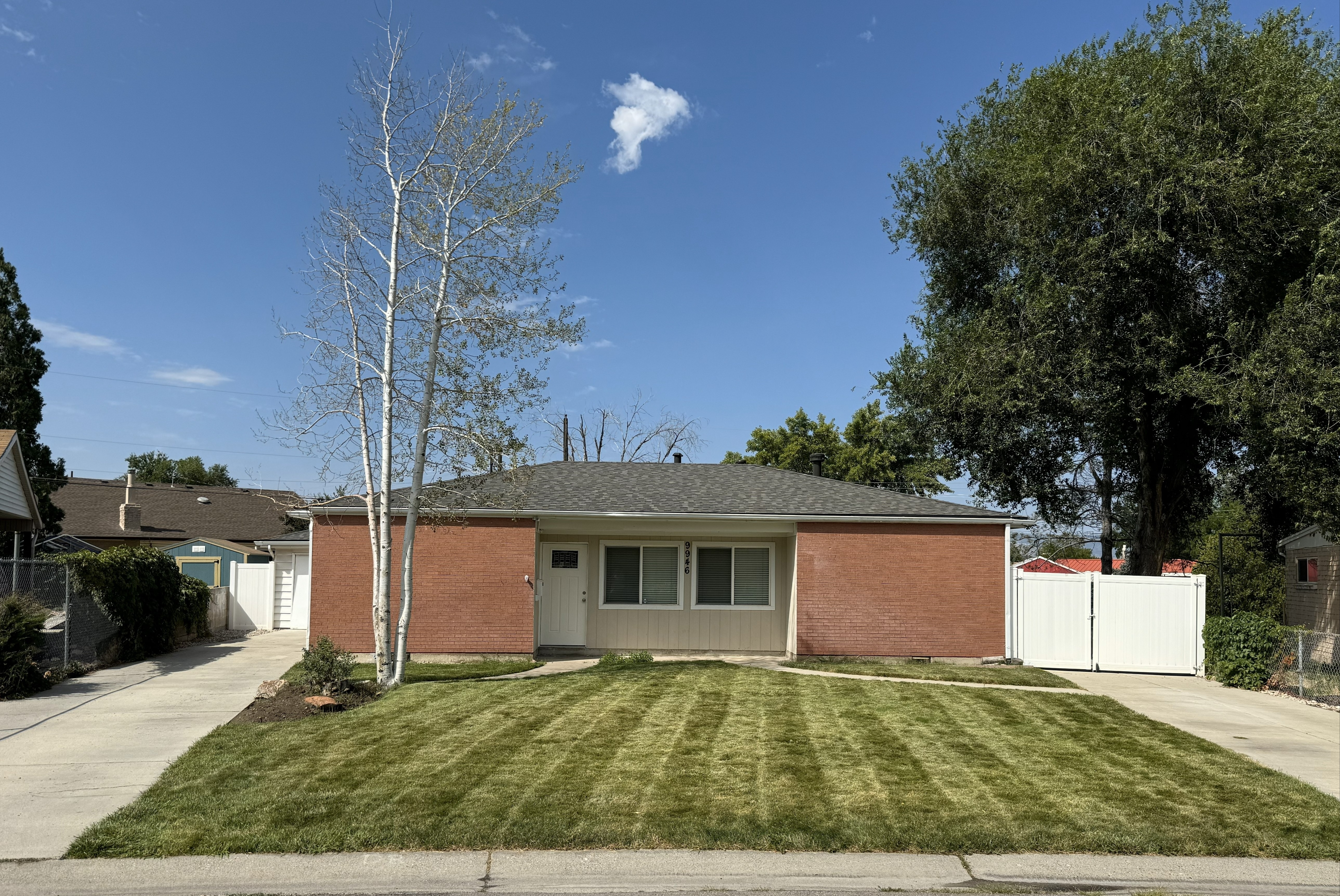 Sandy House: 9946 S Aster Ln