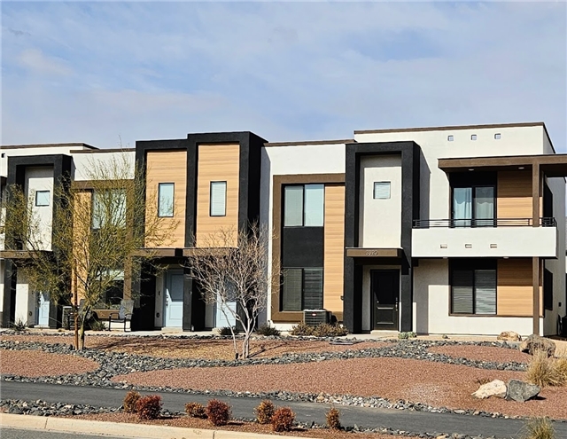 Washington Townhome: 3320 E Elkhorn Ln